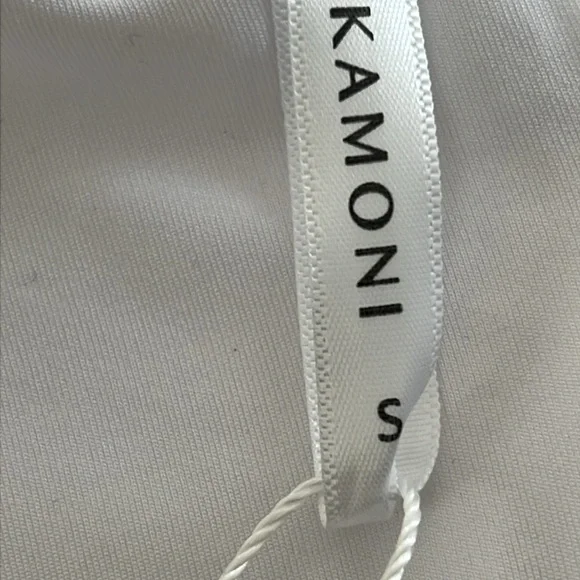 KAMONI TROPICAL PRINT TRIANGLE TOP NWT SIZE S - Picture 6 of 7